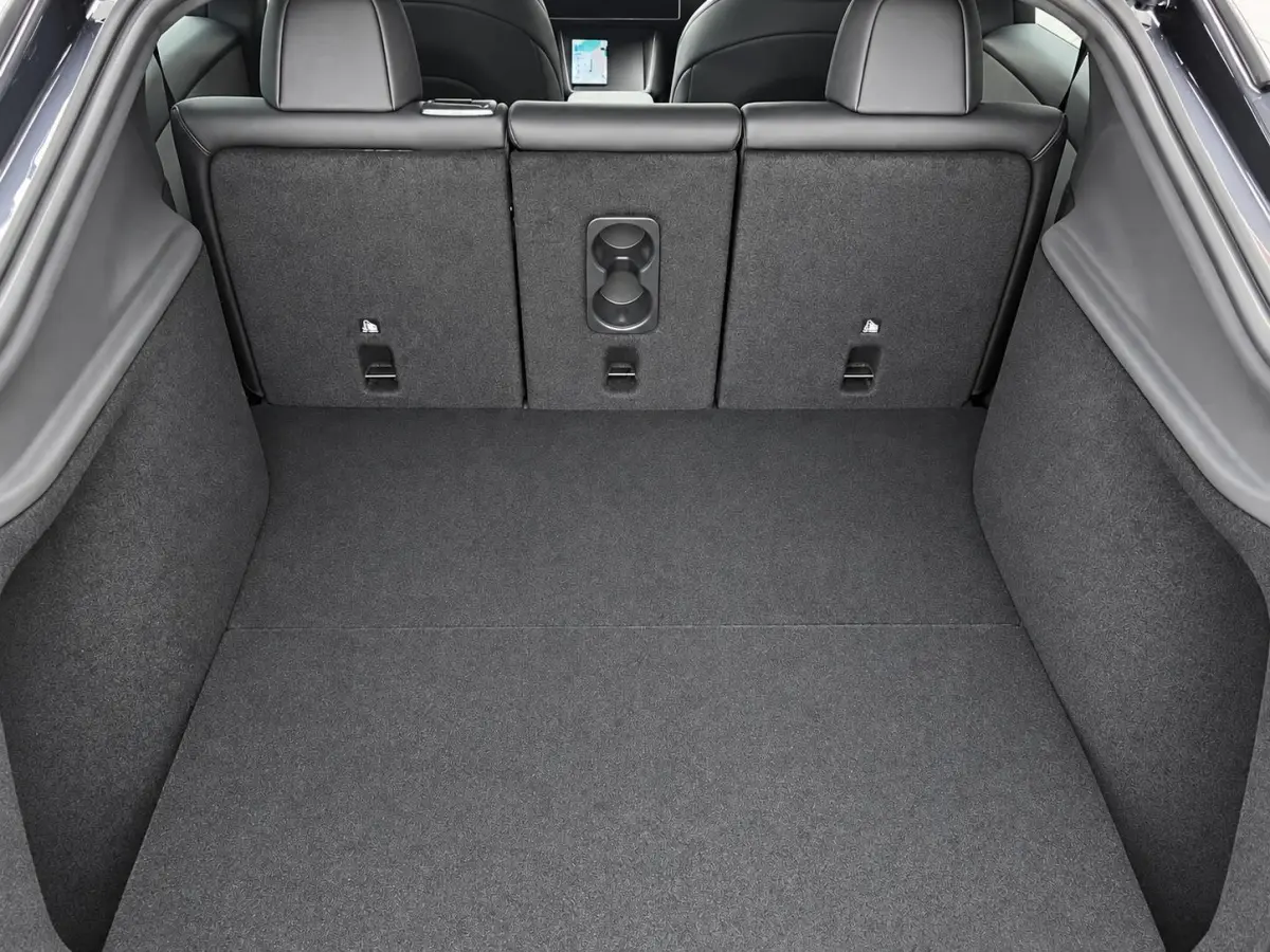 Standard RWD 58 kWh Panoramadak Navigatie Camera Adaptive Cruise Control Stoel- en stuurverwarming Dodehoekdetectie Elektrische achterklep Full Led Climate Control