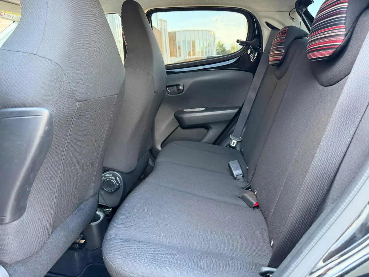 1.0 VTi Feel | 2E EIGENAAR | 82.229 KM | CARPLAY | CAMERA | AIRCO | PRIVACY GLASS |
