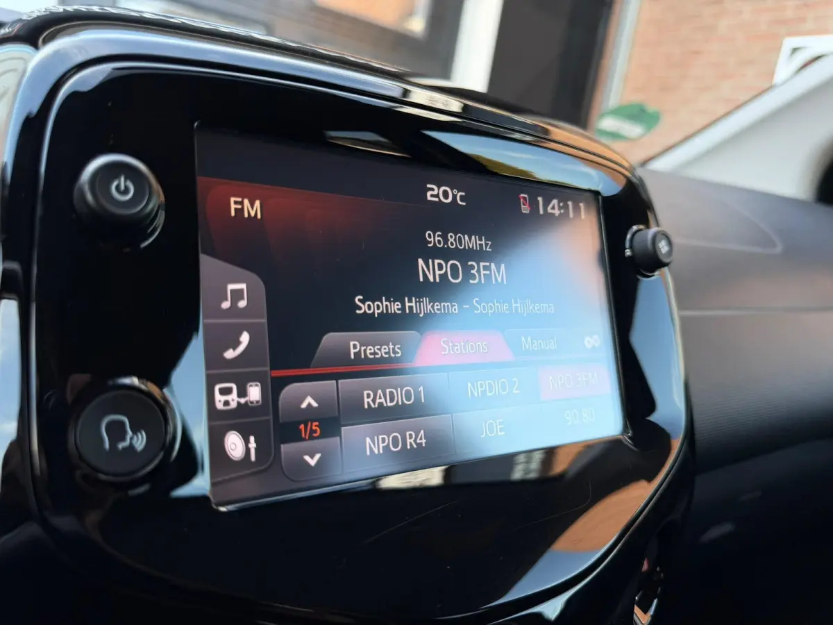 1.0 VTi Feel | 2E EIGENAAR | 82.229 KM | CARPLAY | CAMERA | AIRCO | PRIVACY GLASS |