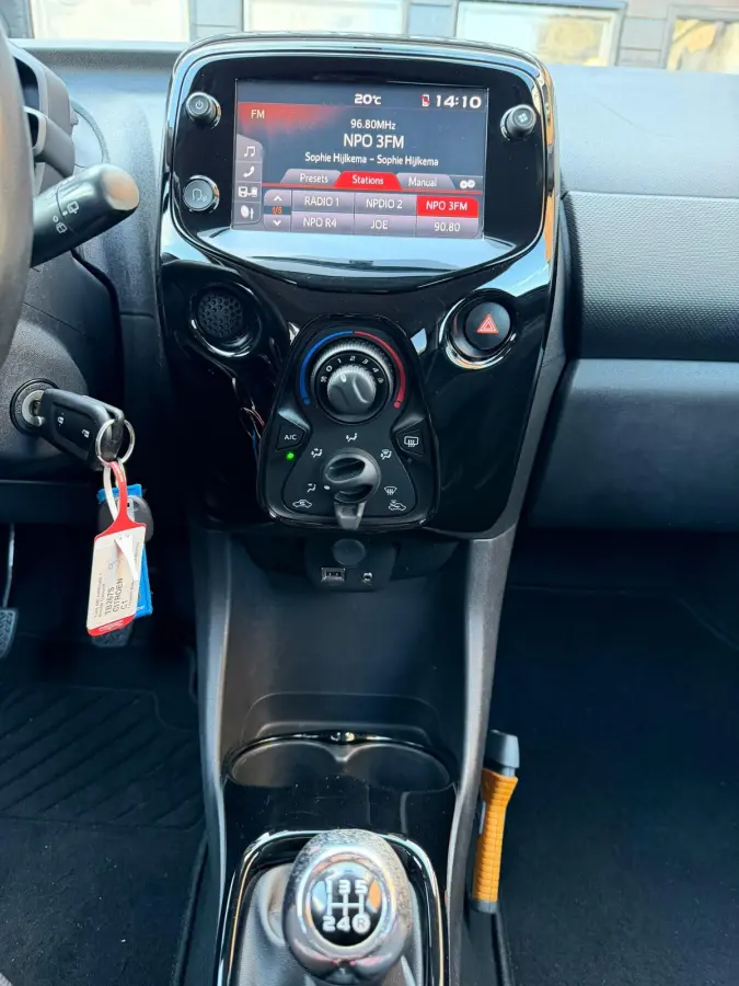 1.0 VTi Feel | 2E EIGENAAR | 82.229 KM | CARPLAY | CAMERA | AIRCO | PRIVACY GLASS |