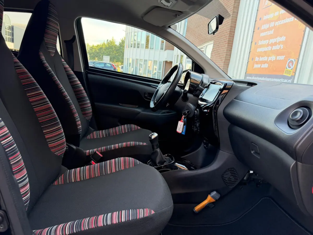 1.0 VTi Feel | 2E EIGENAAR | 82.229 KM | CARPLAY | CAMERA | AIRCO | PRIVACY GLASS |