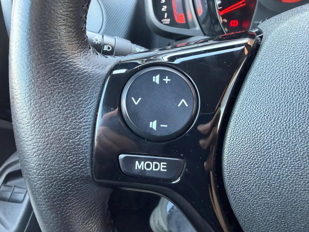 1.0 VTi Feel | 2E EIGENAAR | 82.229 KM | CARPLAY | CAMERA | AIRCO | PRIVACY GLASS |