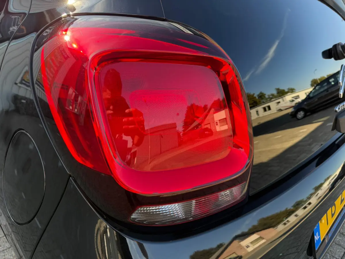 1.0 VTi Feel | 2E EIGENAAR | 82.229 KM | CARPLAY | CAMERA | AIRCO | PRIVACY GLASS |
