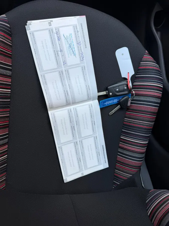 1.0 VTi Feel | 2E EIGENAAR | 82.229 KM | CARPLAY | CAMERA | AIRCO | PRIVACY GLASS |