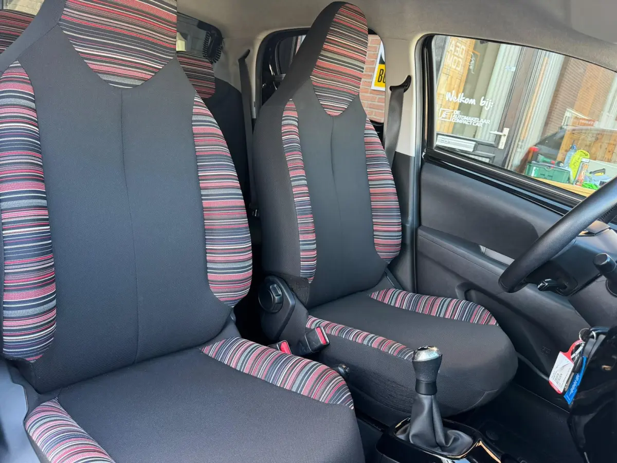1.0 VTi Feel | 2E EIGENAAR | 82.229 KM | CARPLAY | CAMERA | AIRCO | PRIVACY GLASS |