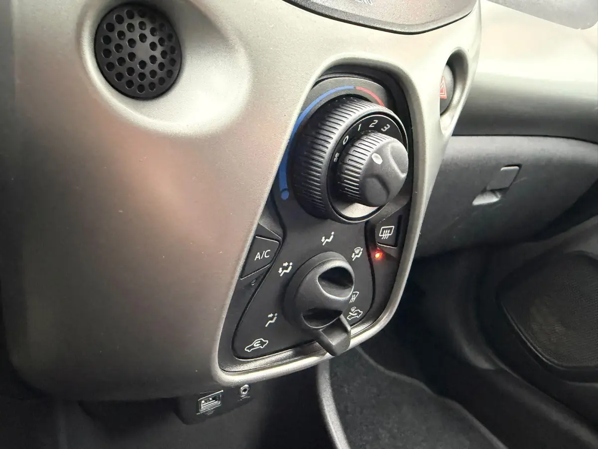 1.0 VTi Active | SLECHTS 61.608 KM | AUTOMAAT | AIRCO | ELEK.PAKKET | ANDROID UPGRADE MOGELIJK |