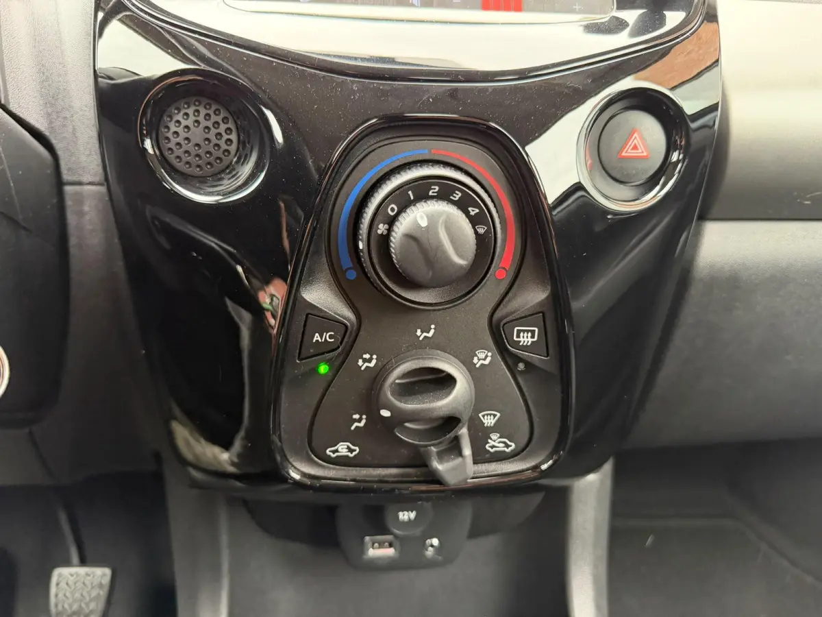 1.0 VTi Shine | AUTOMAAT | 1E EIGENAAR | NAVI | CAMERA | LMV |