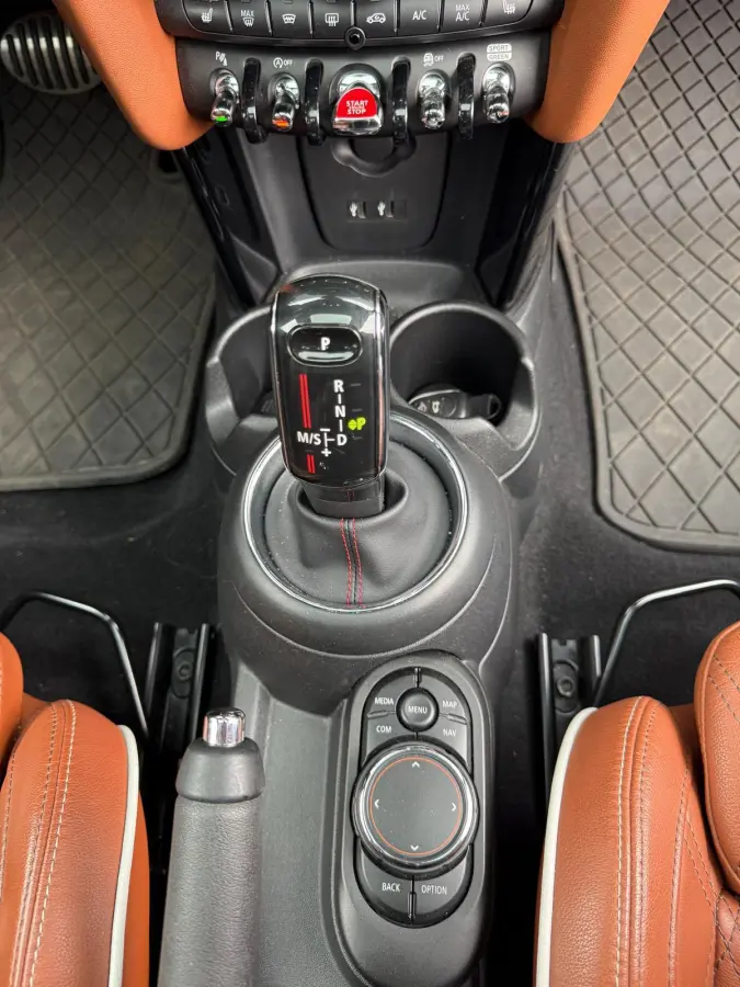 Mini 2.0 John Works Chili | 1E EIGENAAR | 3/6/12MND GARANTIE | 230PK | PANO | ACC | CARPLAY | LED | HEAD-UP | NAVI | DAB |