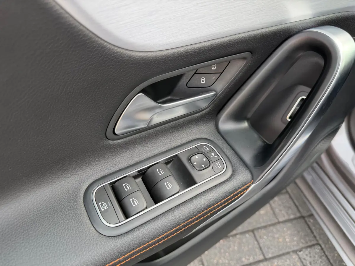 220 4MATIC | 1E EIGENAAR | 3/6/12 MND GARANTIE | PANO | LED | CRUISE | BURMESTER | CAMERA | STOELVERWM. |