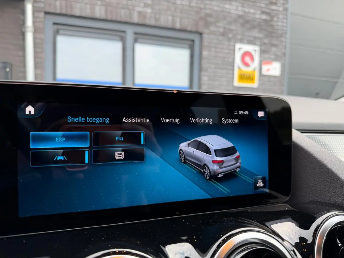 180 Business Solution AMG | 1E EIGENAAR | 3/6/12MND GARANTIE | LEDER | LED | AUTOMAAT | DAB | CARPLAY | CRUISE | CLIMA | STOELVERWM. |