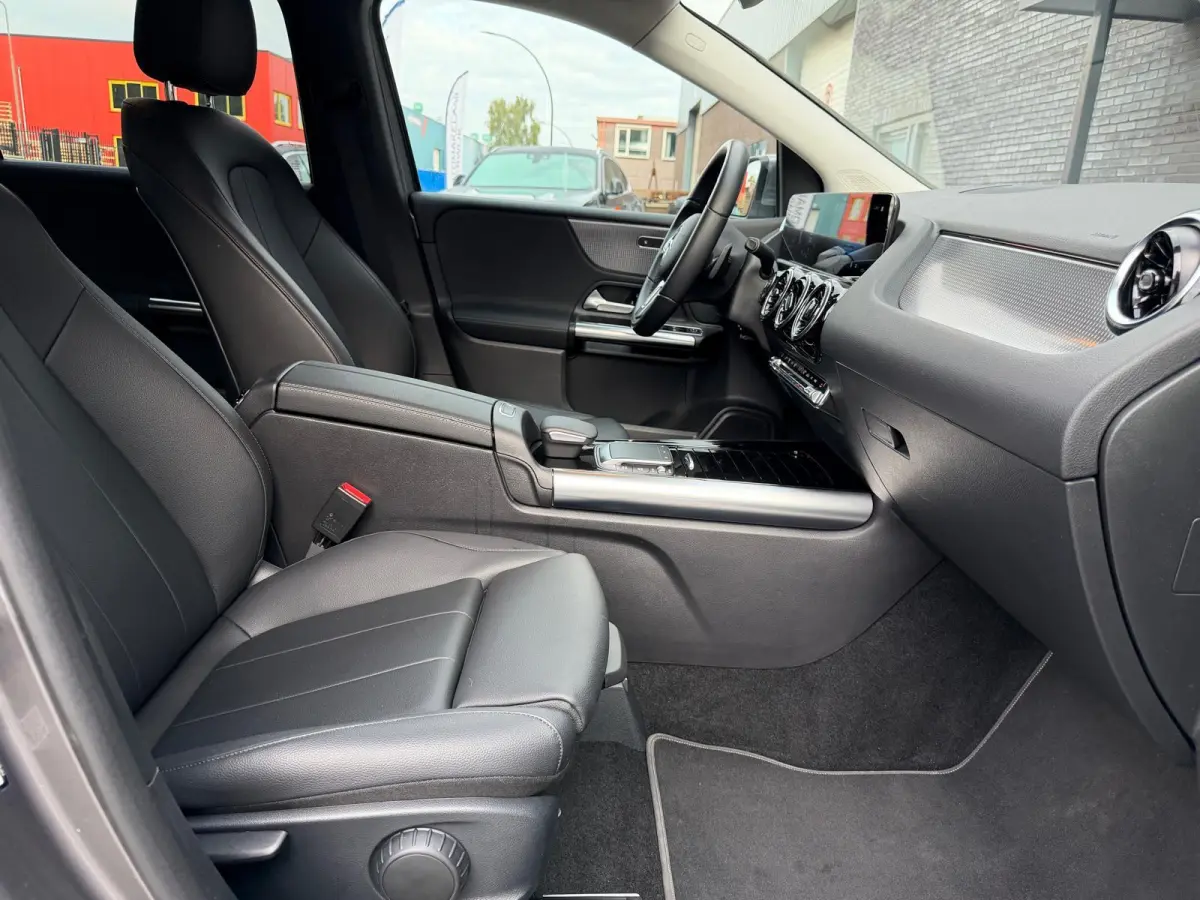180 Business Solution AMG | 1E EIGENAAR | 3/6/12MND GARANTIE | LEDER | LED | AUTOMAAT | DAB | CARPLAY | CRUISE | CLIMA | STOELVERWM. |