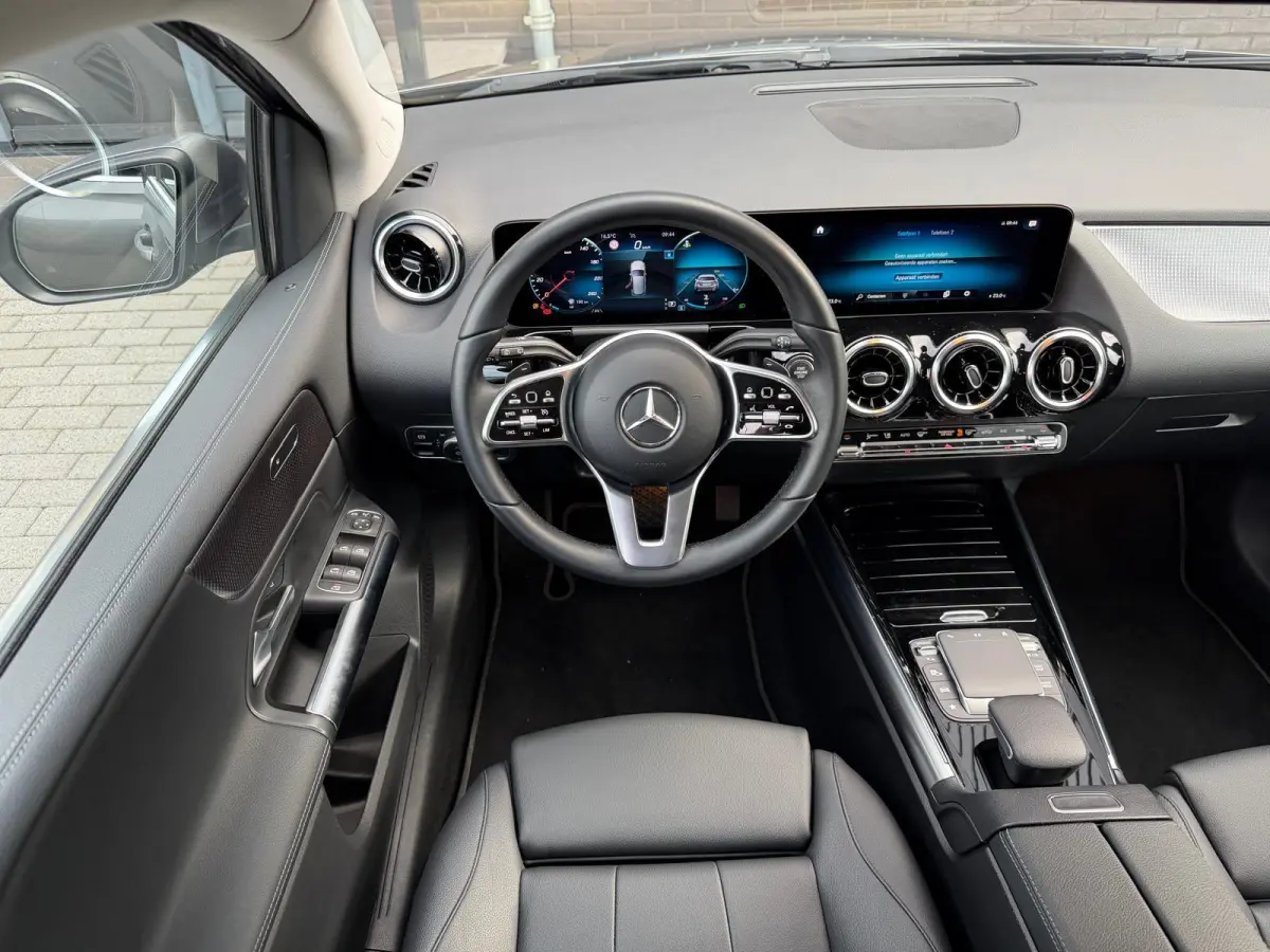 180 Business Solution AMG | 1E EIGENAAR | 3/6/12MND GARANTIE | LEDER | LED | AUTOMAAT | DAB | CARPLAY | CRUISE | CLIMA | STOELVERWM. |