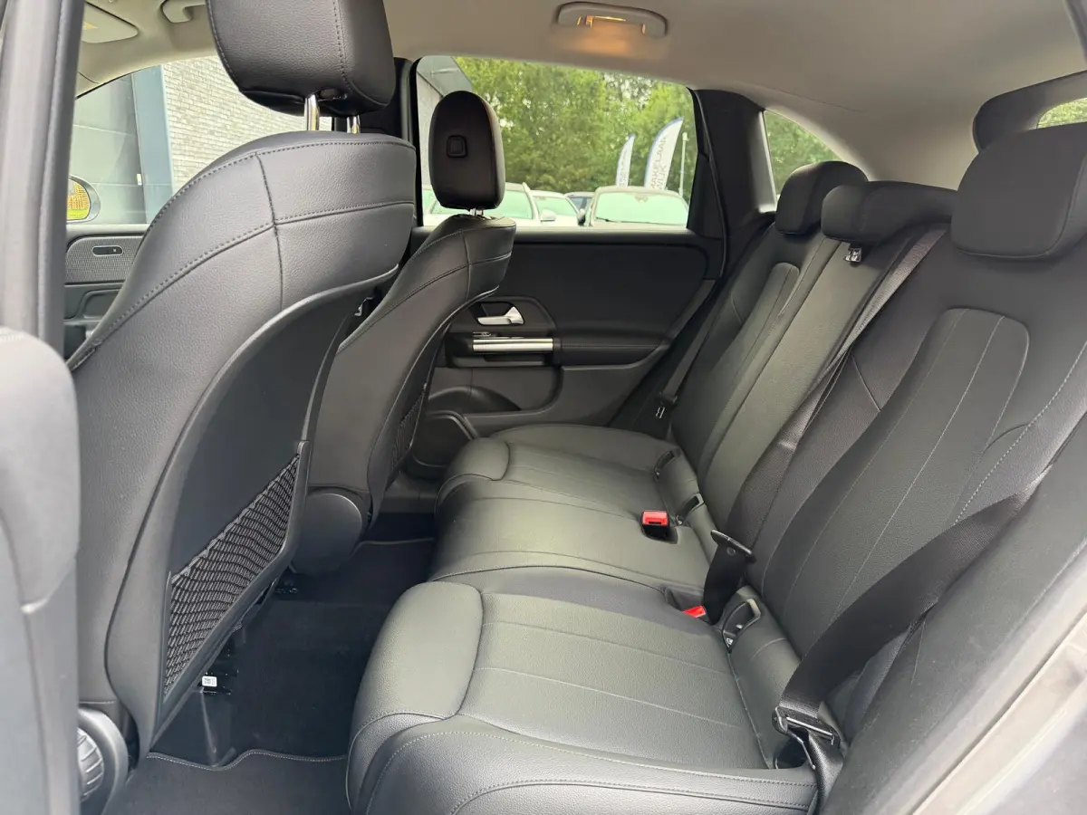 180 Business Solution AMG | 1E EIGENAAR | 3/6/12MND GARANTIE | LEDER | LED | AUTOMAAT | DAB | CARPLAY | CRUISE | CLIMA | STOELVERWM. |
