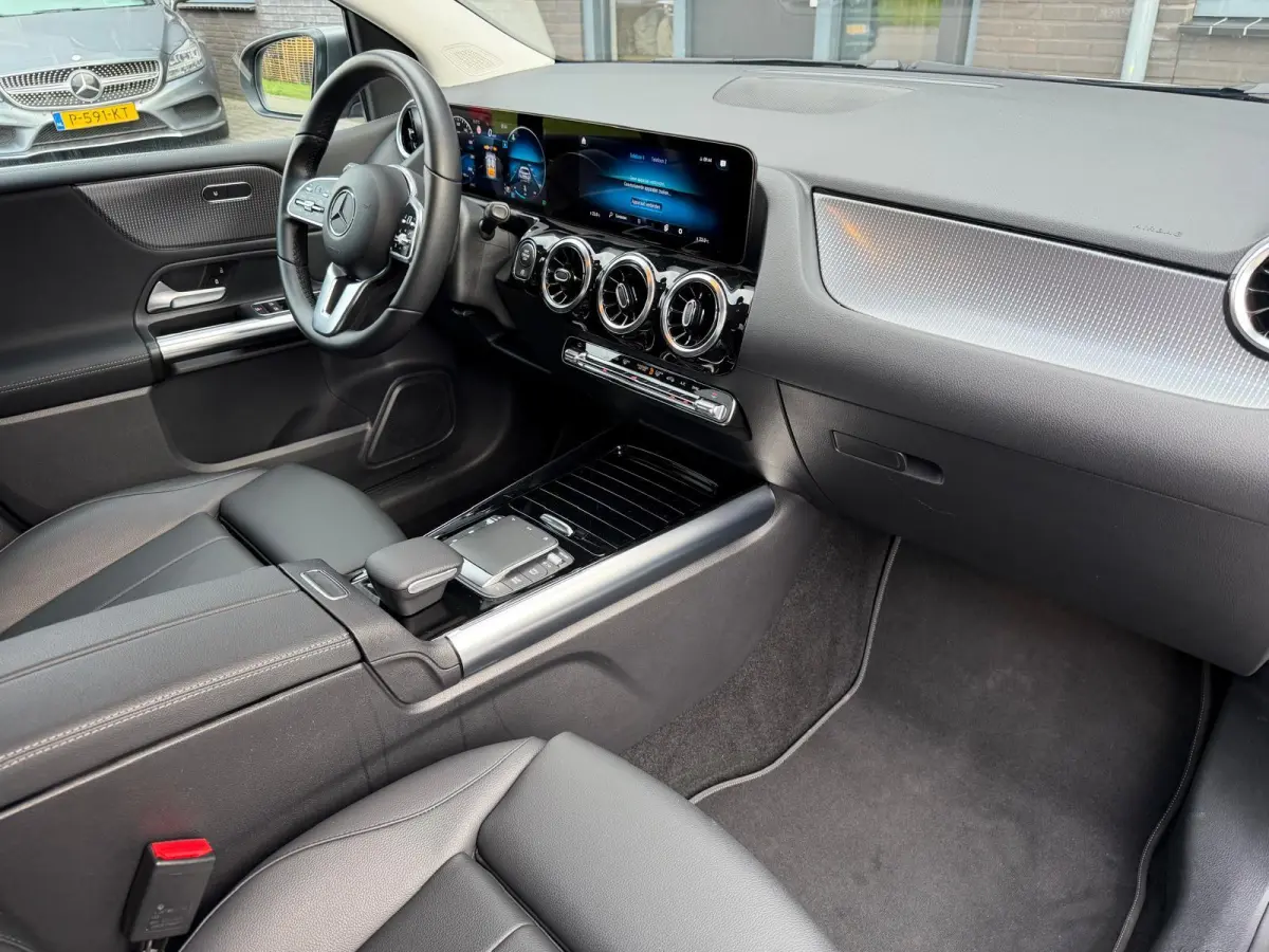 180 Business Solution AMG | 1E EIGENAAR | 3/6/12MND GARANTIE | LEDER | LED | AUTOMAAT | DAB | CARPLAY | CRUISE | CLIMA | STOELVERWM. |