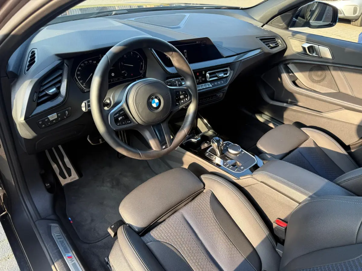 116d Executive | 1E EIGENAAR | 3/6/12MND GARANTIE | AUTOMAAT | LED | CARPLAY | SFEERVERLICHTING | CRUISE | AIRCO |