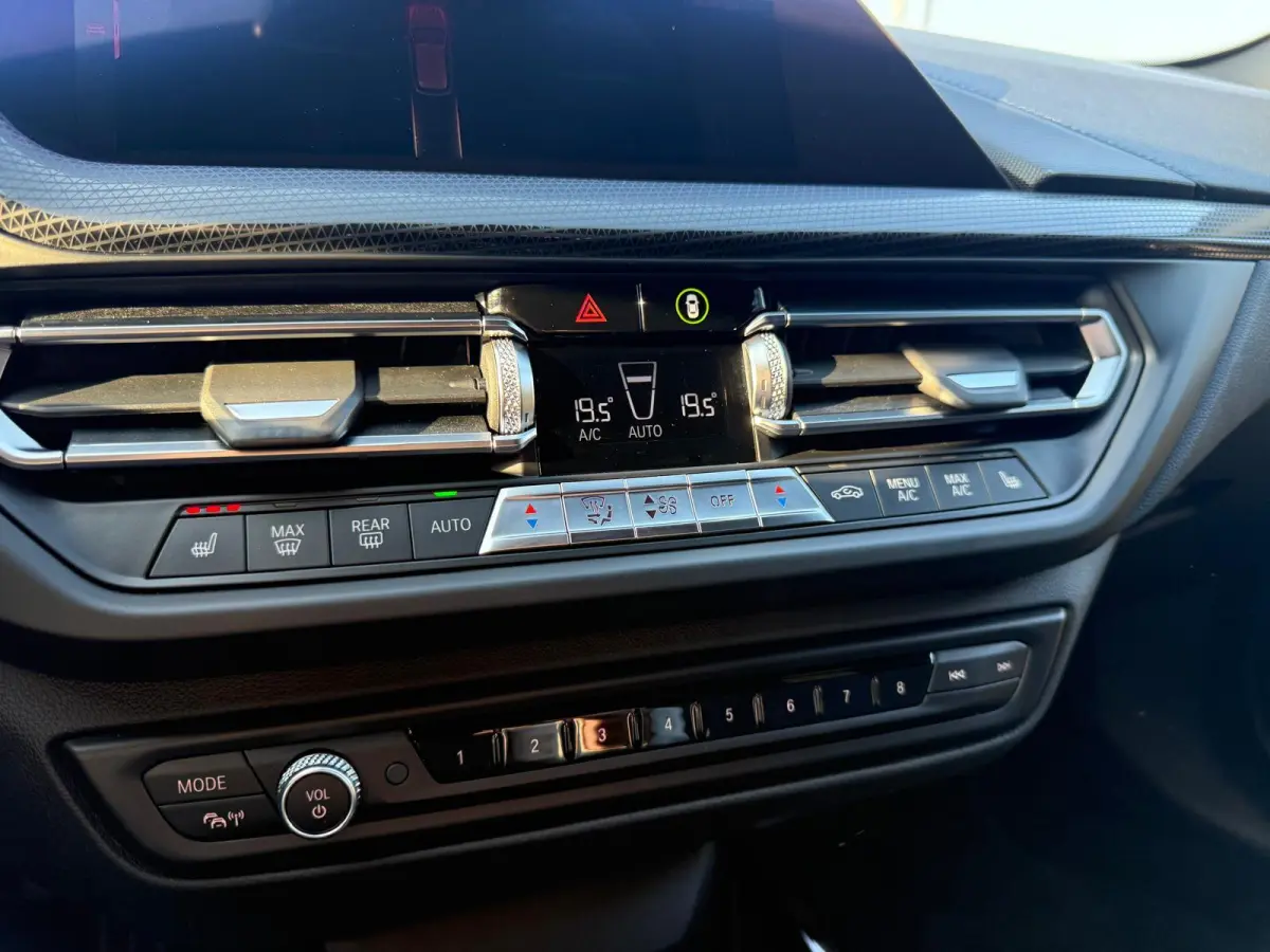 116d Executive | 1E EIGENAAR | 3/6/12MND GARANTIE | AUTOMAAT | LED | CARPLAY | SFEERVERLICHTING | CRUISE | AIRCO |