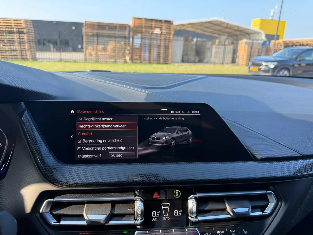 116d Executive | 1E EIGENAAR | 3/6/12MND GARANTIE | AUTOMAAT | LED | CARPLAY | SFEERVERLICHTING | CRUISE | AIRCO |