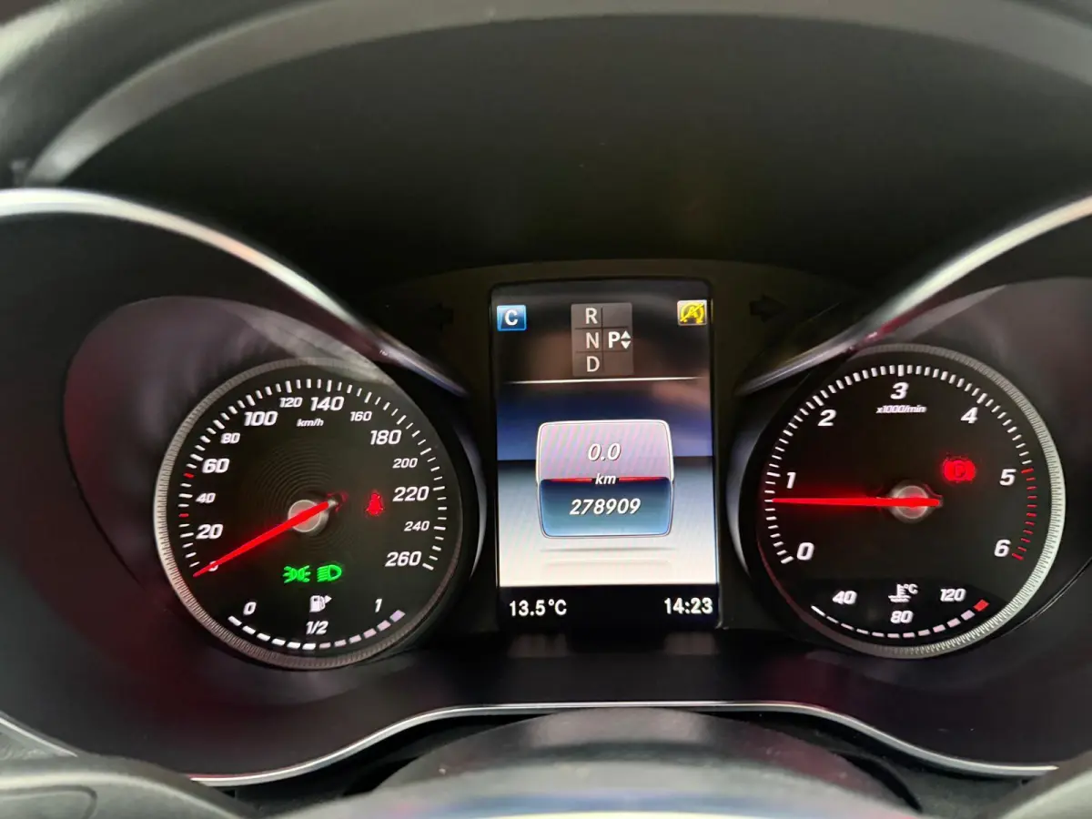 220 d 4MATIC Premium Plus | 3/6/12MND GARANTIE | LED | CARPLAY | PANODAK | CRUISE | NAVI | TREKHAAK |