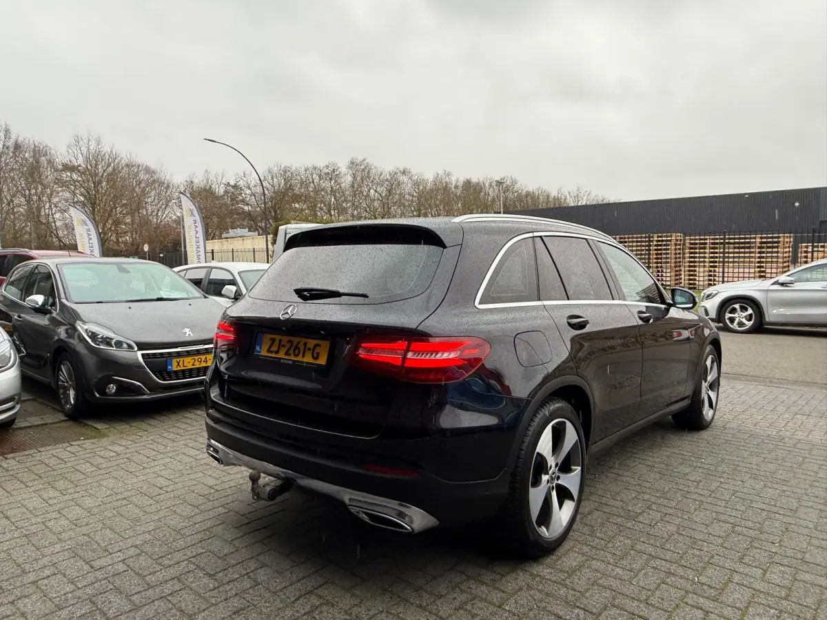 220 d 4MATIC Premium Plus | 3/6/12MND GARANTIE | LED | CARPLAY | PANODAK | CRUISE | NAVI | TREKHAAK |