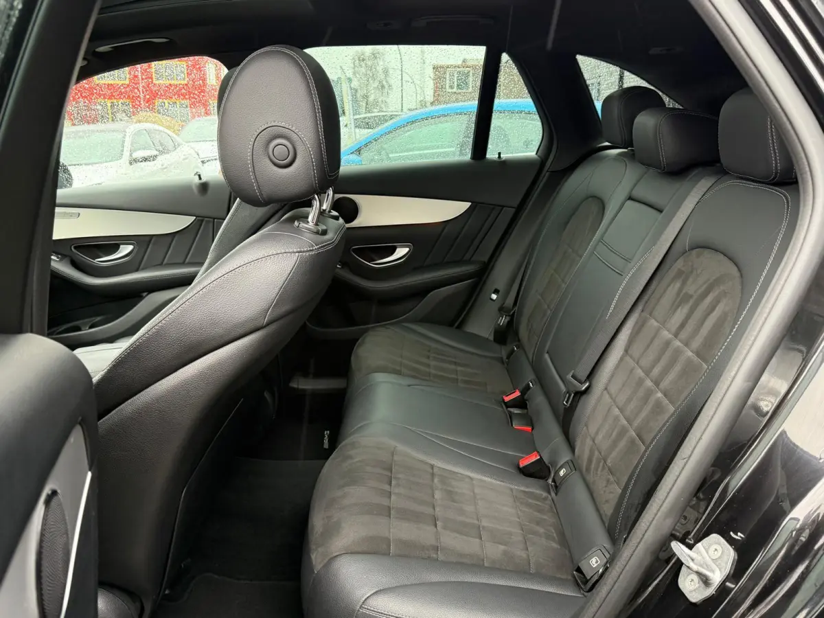 220 d 4MATIC Premium Plus | 3/6/12MND GARANTIE | LED | CARPLAY | PANODAK | CRUISE | NAVI | TREKHAAK |