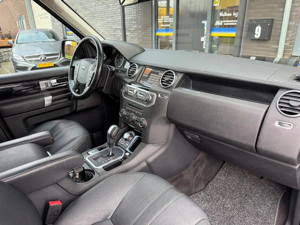 3.0 SDV6 Black&White | 3E EIGENAAR | 3/6/12MND GARANTIE | AUTOMAAT | PANO | 7PERS | LUCHTVERING | TREKHAAK | XENON | GOED ONDERHOUDEN |