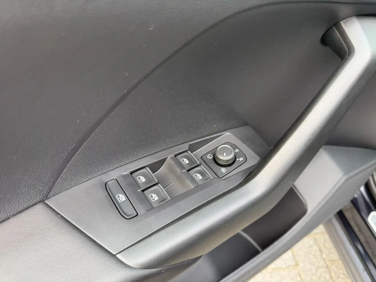 1.0 TSI R-Line | 1E EIGENAAR | 3/6/12MND GARANTIE| AUTOMAAT | LED | CARPLAY | DIGITAAL COCKPIT | DAB | CRUISE |