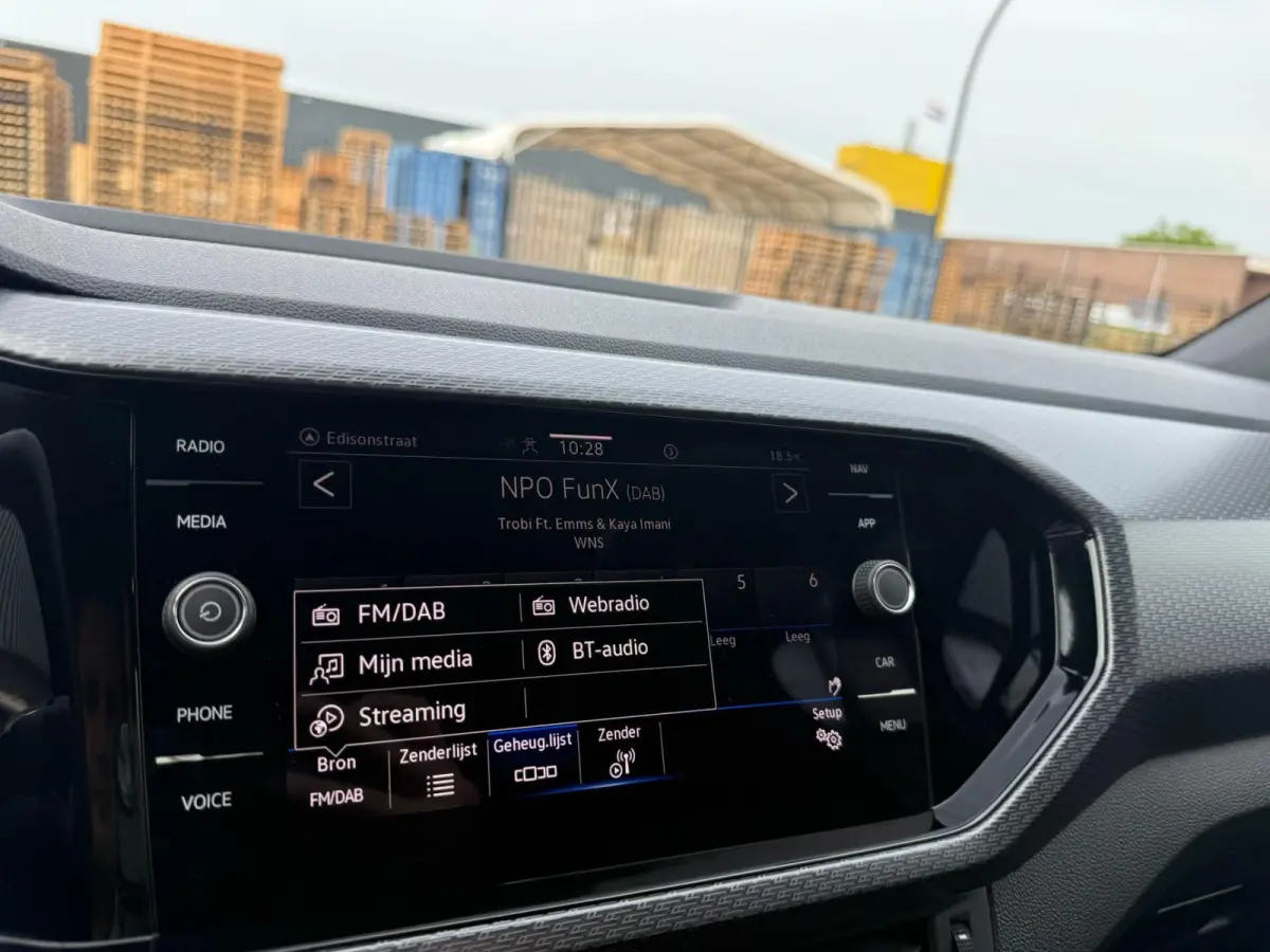 1.0 TSI R-Line | 1E EIGENAAR | 3/6/12MND GARANTIE| AUTOMAAT | LED | CARPLAY | DIGITAAL COCKPIT | DAB | CRUISE |