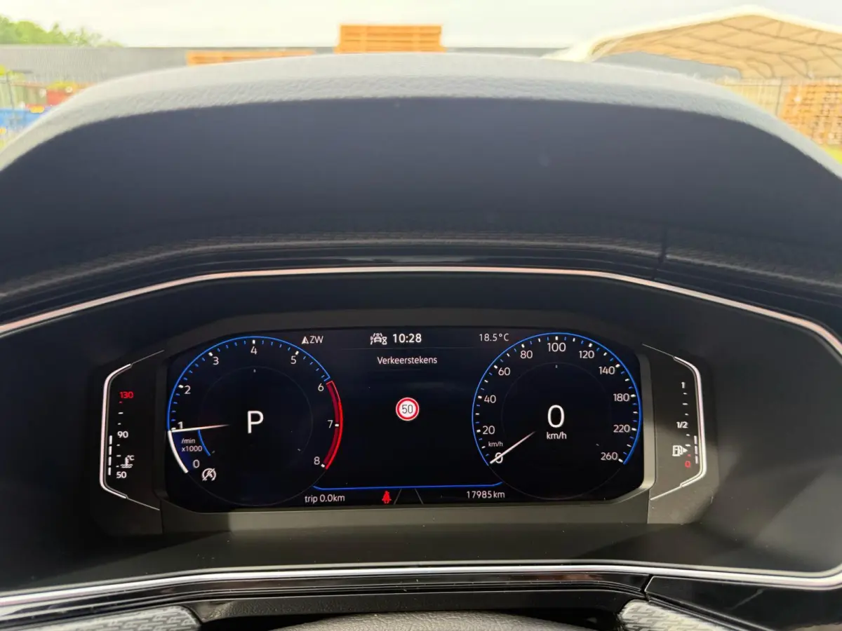 1.0 TSI R-Line | 1E EIGENAAR | 3/6/12MND GARANTIE| AUTOMAAT | LED | CARPLAY | DIGITAAL COCKPIT | DAB | CRUISE |