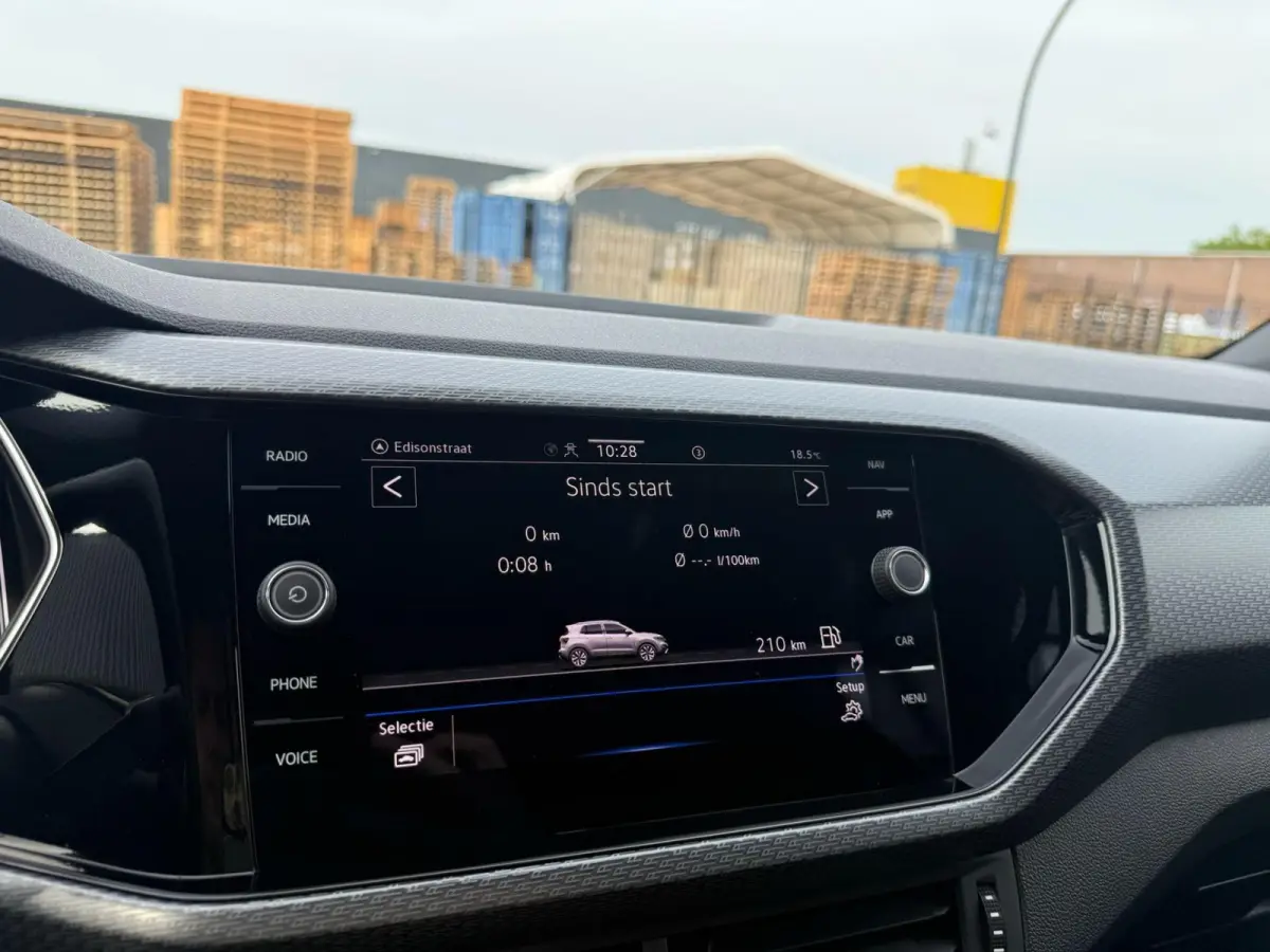 1.0 TSI R-Line | 1E EIGENAAR | 3/6/12MND GARANTIE| AUTOMAAT | LED | CARPLAY | DIGITAAL COCKPIT | DAB | CRUISE |