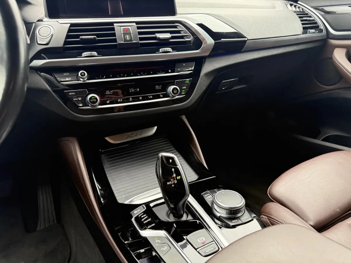 xDrive20i High Executive | 1E EIGENAAR | 3/6/12MND GARANTIE | LED | DAB | CRUISE | TREKHAAK | NAVI | LEDER | HEAD-UP |