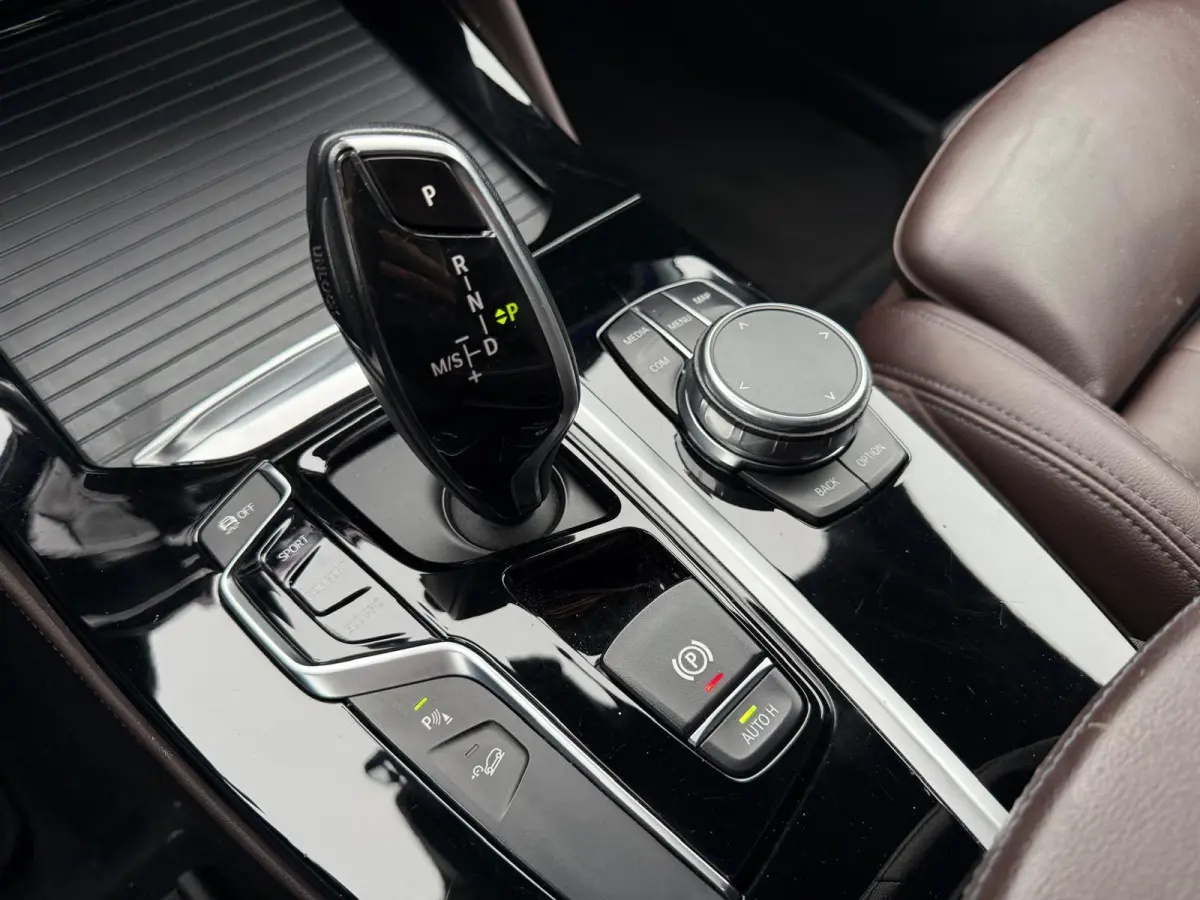 xDrive20i High Executive | 1E EIGENAAR | 3/6/12MND GARANTIE | LED | DAB | CRUISE | TREKHAAK | NAVI | LEDER | HEAD-UP |
