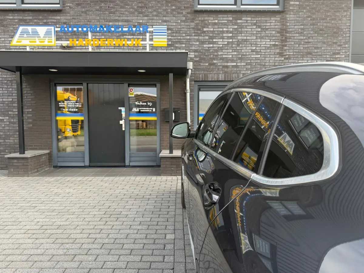 xDrive20i High Executive | 1E EIGENAAR | 3/6/12MND GARANTIE | LED | DAB | CRUISE | TREKHAAK | NAVI | LEDER | HEAD-UP |