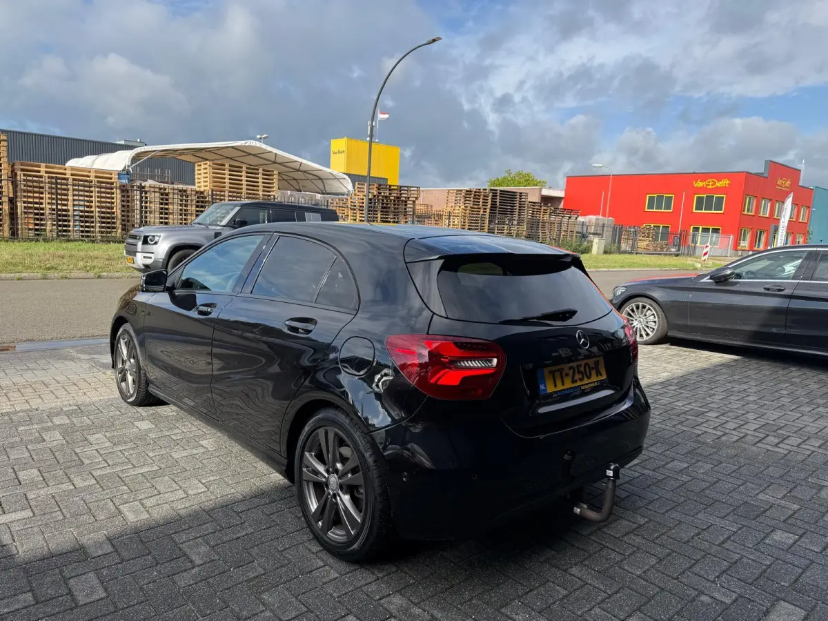 160 AMG Night Edition | 1E EIGENAAR | 12MND GARANTIE | LED | CRUISE | NAVI | BLUETOOTH | TREKHAAK |