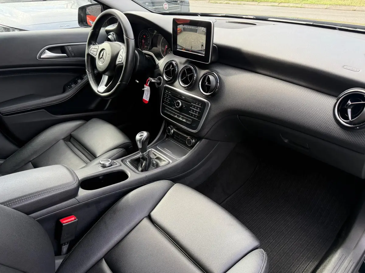 160 AMG Night Edition | 1E EIGENAAR | 12MND GARANTIE | LED | CRUISE | NAVI | BLUETOOTH | TREKHAAK |
