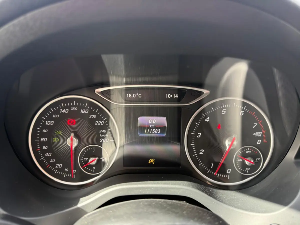 160 AMG Night Edition | 1E EIGENAAR | 12MND GARANTIE | LED | CRUISE | NAVI | BLUETOOTH | TREKHAAK |