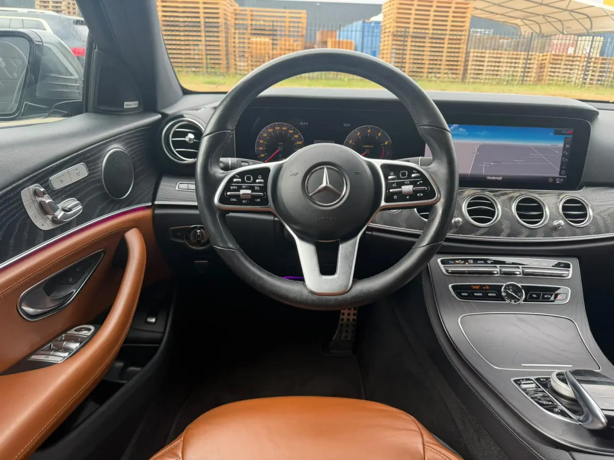 200 Premium 3/6/12 MND GARANTIE  | AUTOMAAT | NIEUWE APK | LEDER | PDC | NAVI | CRUISE |