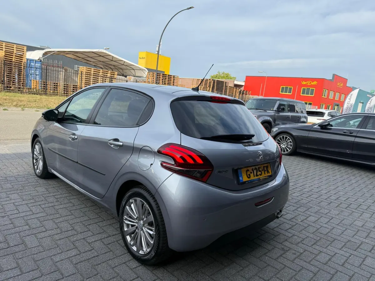 1.2 110PK GT-Line | 1E EIGENAAR | 3/6/12 MND GARANTIE | AUTOMAAT | PANO | NAVI | CARPLAY | CRUISE | LMV |