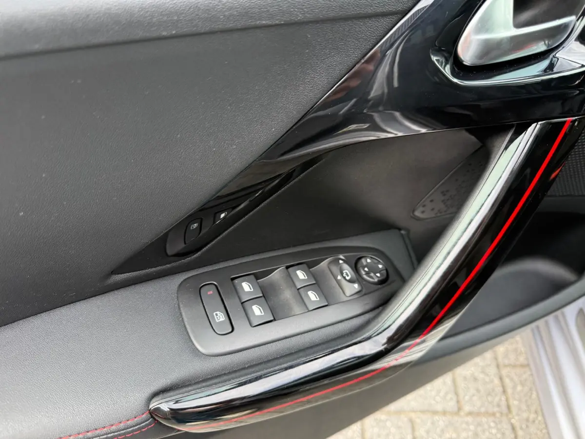 1.2 110PK GT-Line | 1E EIGENAAR | 3/6/12 MND GARANTIE | AUTOMAAT | PANO | NAVI | CARPLAY | CRUISE | LMV |