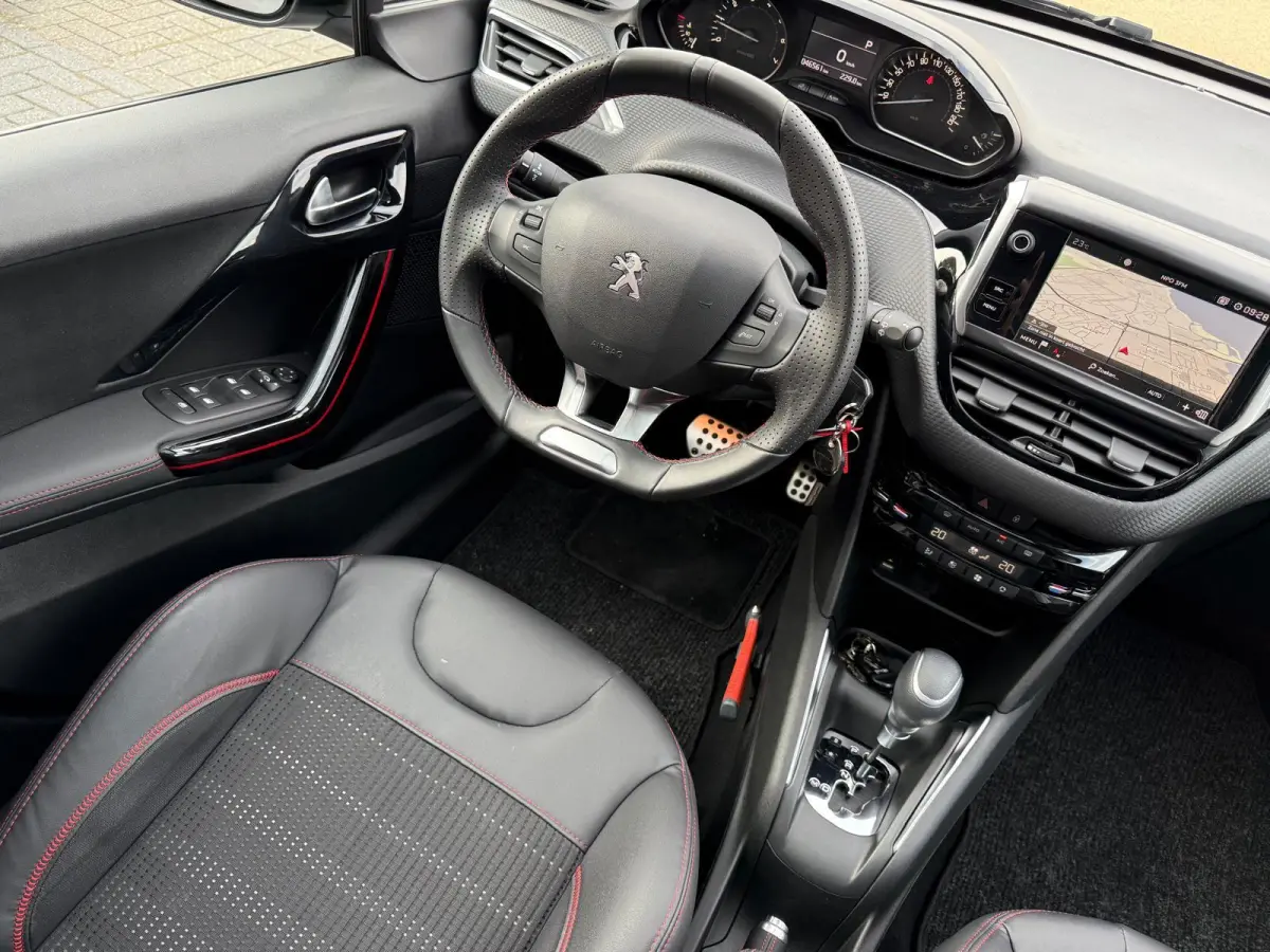 1.2 110PK GT-Line | 1E EIGENAAR | 3/6/12 MND GARANTIE | AUTOMAAT | PANO | NAVI | CARPLAY | CRUISE | LMV |