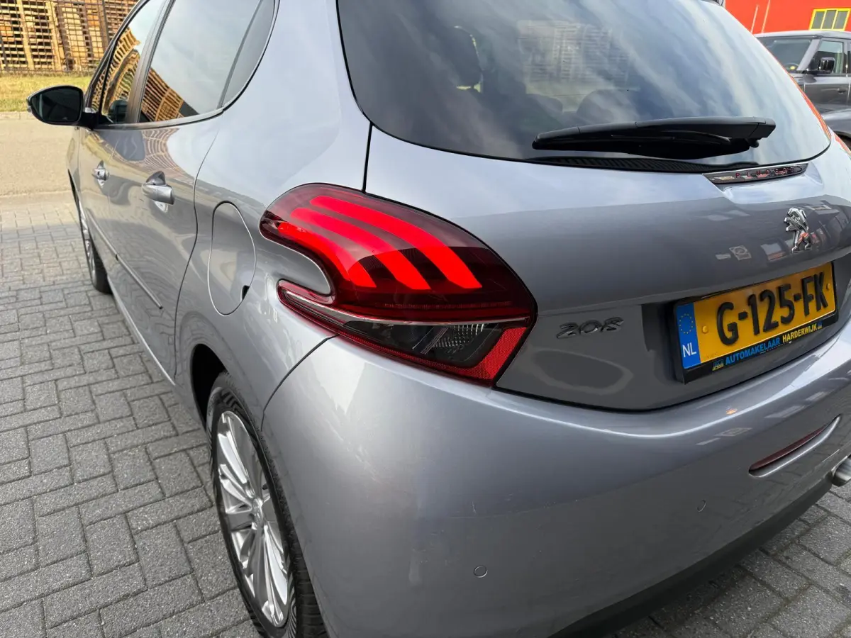 1.2 110PK GT-Line | 1E EIGENAAR | 3/6/12 MND GARANTIE | AUTOMAAT | PANO | NAVI | CARPLAY | CRUISE | LMV |