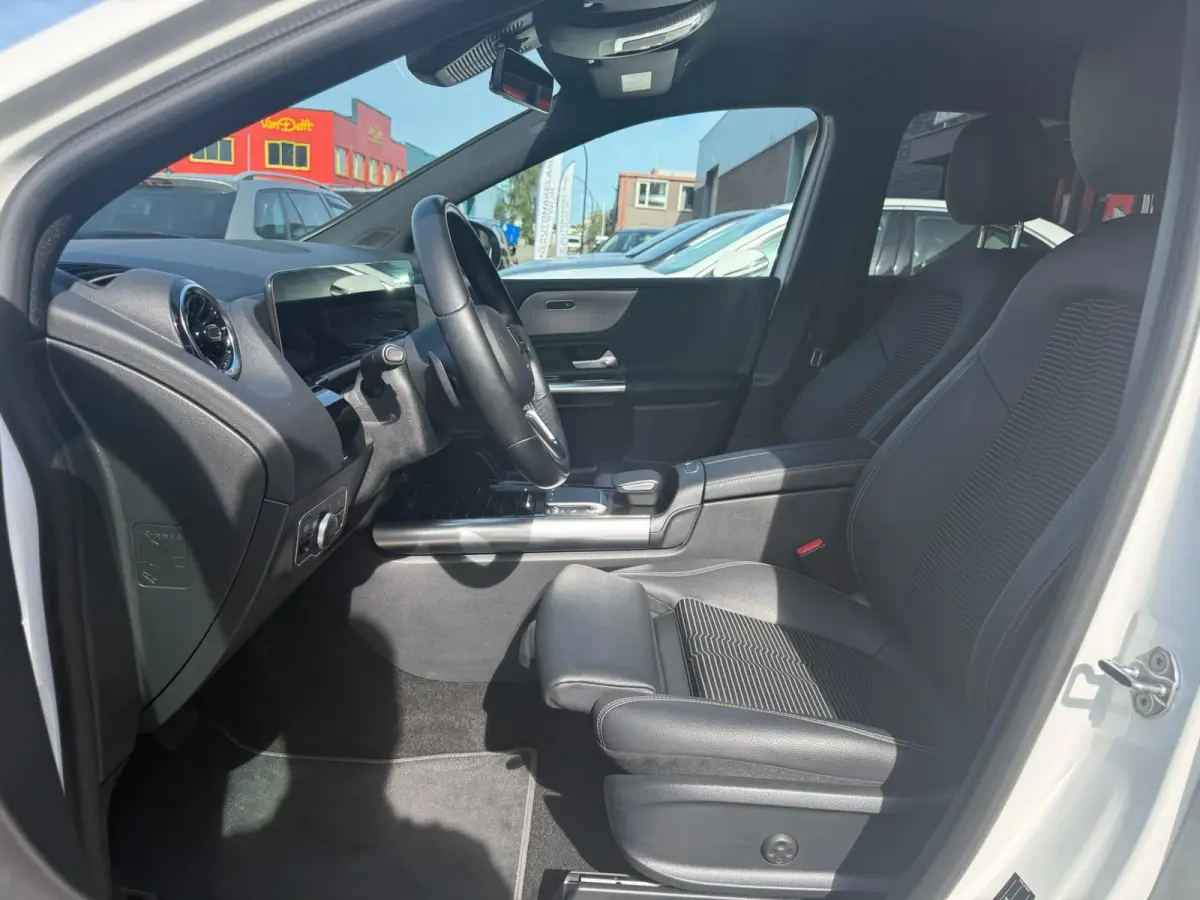 200 Business Solution Luxury | 1E EIGENAAR | 3/6/12MND GARANTIE | AUTOMAAT | LED | CRUISE | DAB | NAVI | CARPLAY | TREKHAAK |