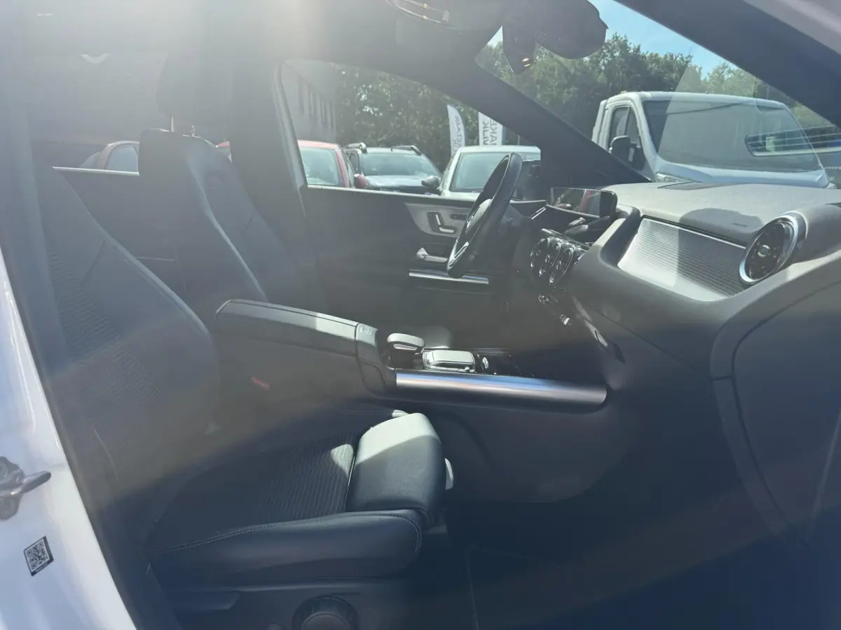 200 Business Solution Luxury | 1E EIGENAAR | 3/6/12MND GARANTIE | AUTOMAAT | LED | CRUISE | DAB | NAVI | CARPLAY | TREKHAAK |