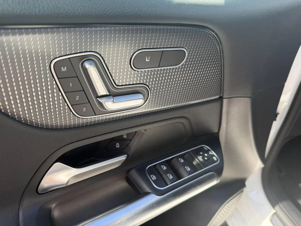 200 Business Solution Luxury | 1E EIGENAAR | 3/6/12MND GARANTIE | AUTOMAAT | LED | CRUISE | DAB | NAVI | CARPLAY | TREKHAAK |