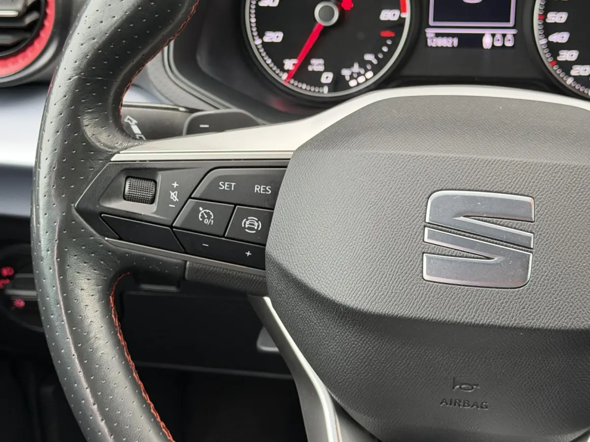 1.0 TSI FR Business Intense | 1E EIGENAAR | 3/6/12MND GARANTIE  | AUTOMAAT | CRUISE | LED | CARPLAY | CAMERA | DAB | NAVI |