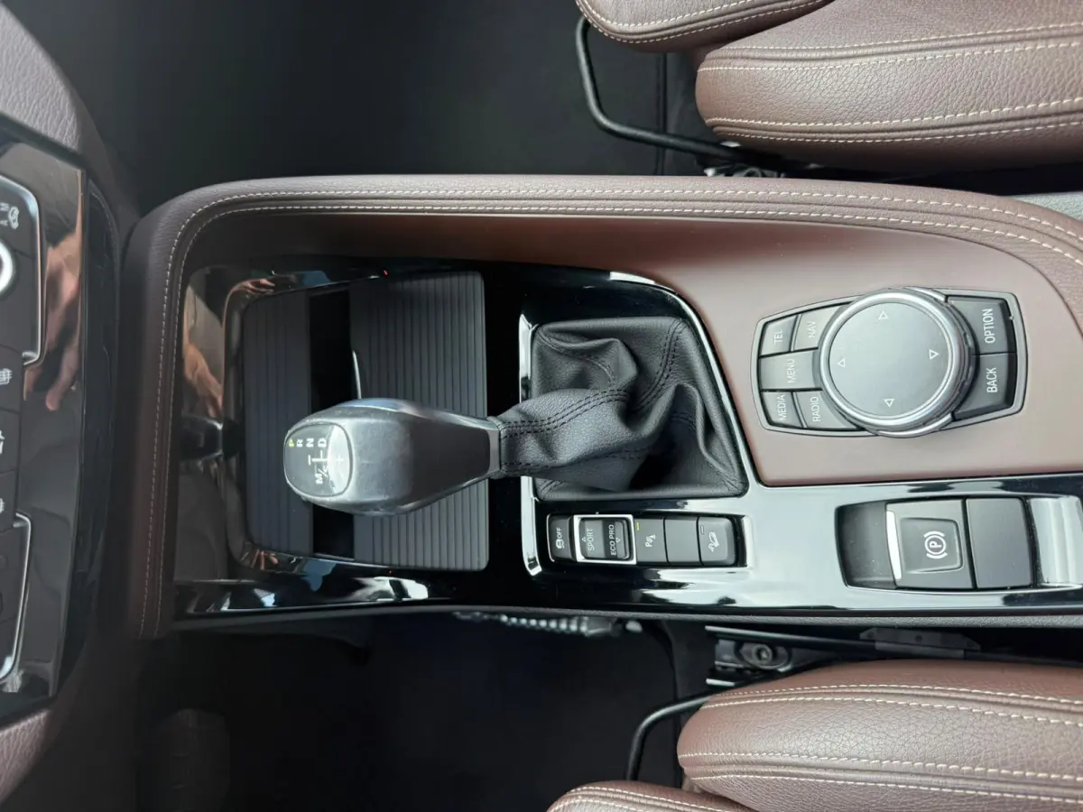 xDrive20i xLine | 3E EIGENAAR | 3/6/12MND GARANTIE| PANO DAK | HEAD UP | LEDER | NAVI |