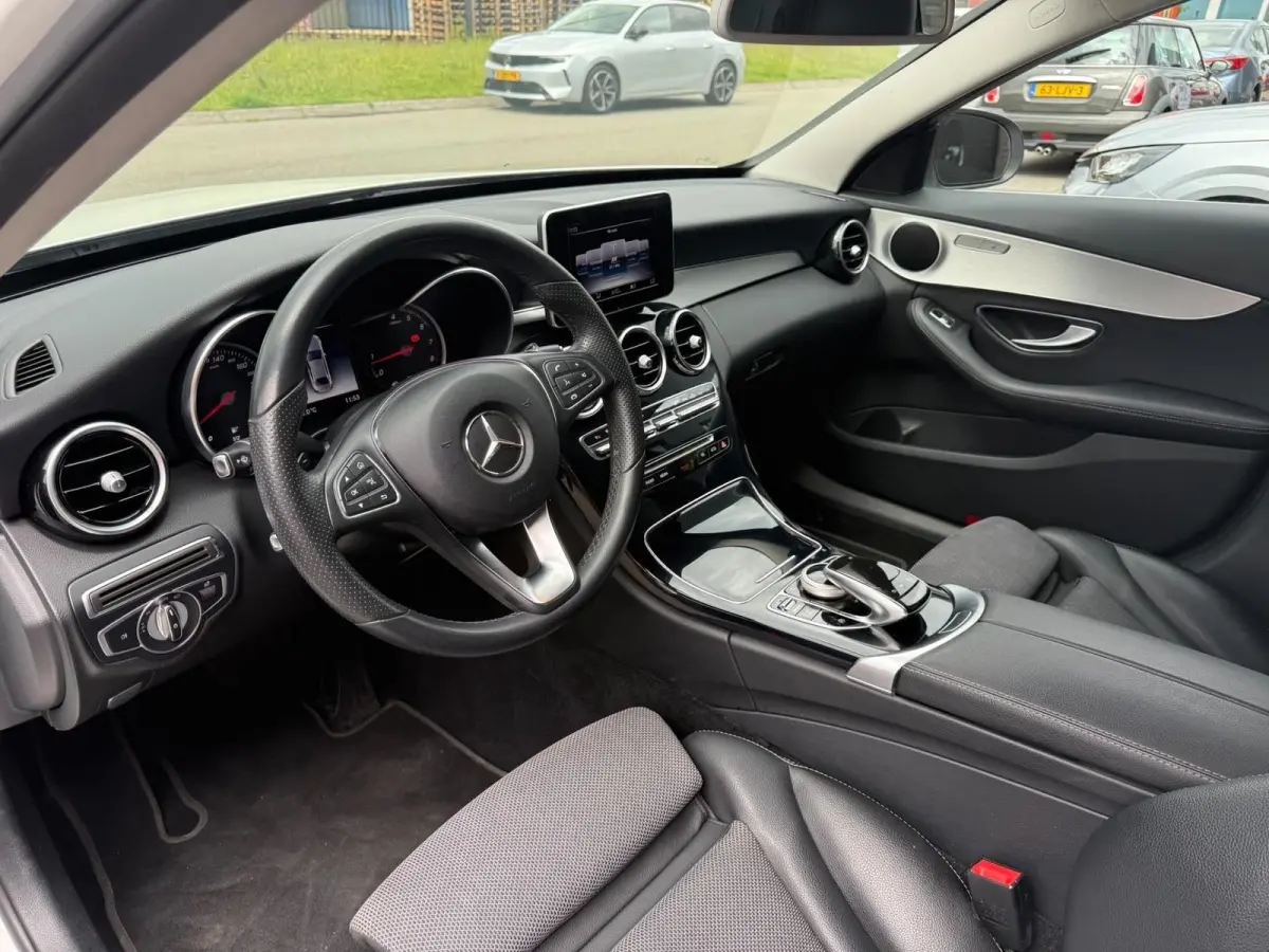 200 Premium Plus | 1E EIGENAAR | 3/6/12MND GARANTIE| LED | CRUISE | SFEER | STOELVERWM. | NAVI |
