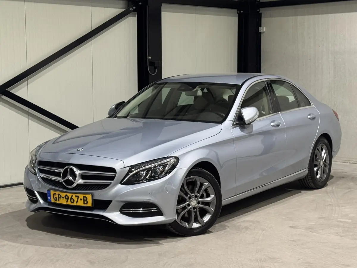 180 Ambition | navi | leder | led | airmatic | sfeer |