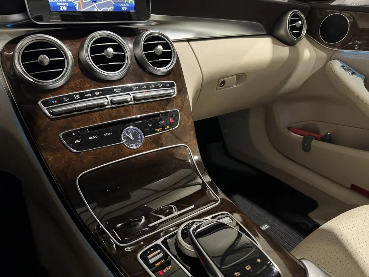 180 Ambition | navi | leder | led | airmatic | sfeer |