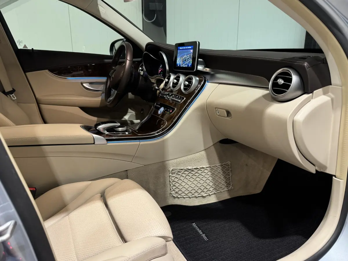180 Ambition | navi | leder | led | airmatic | sfeer |