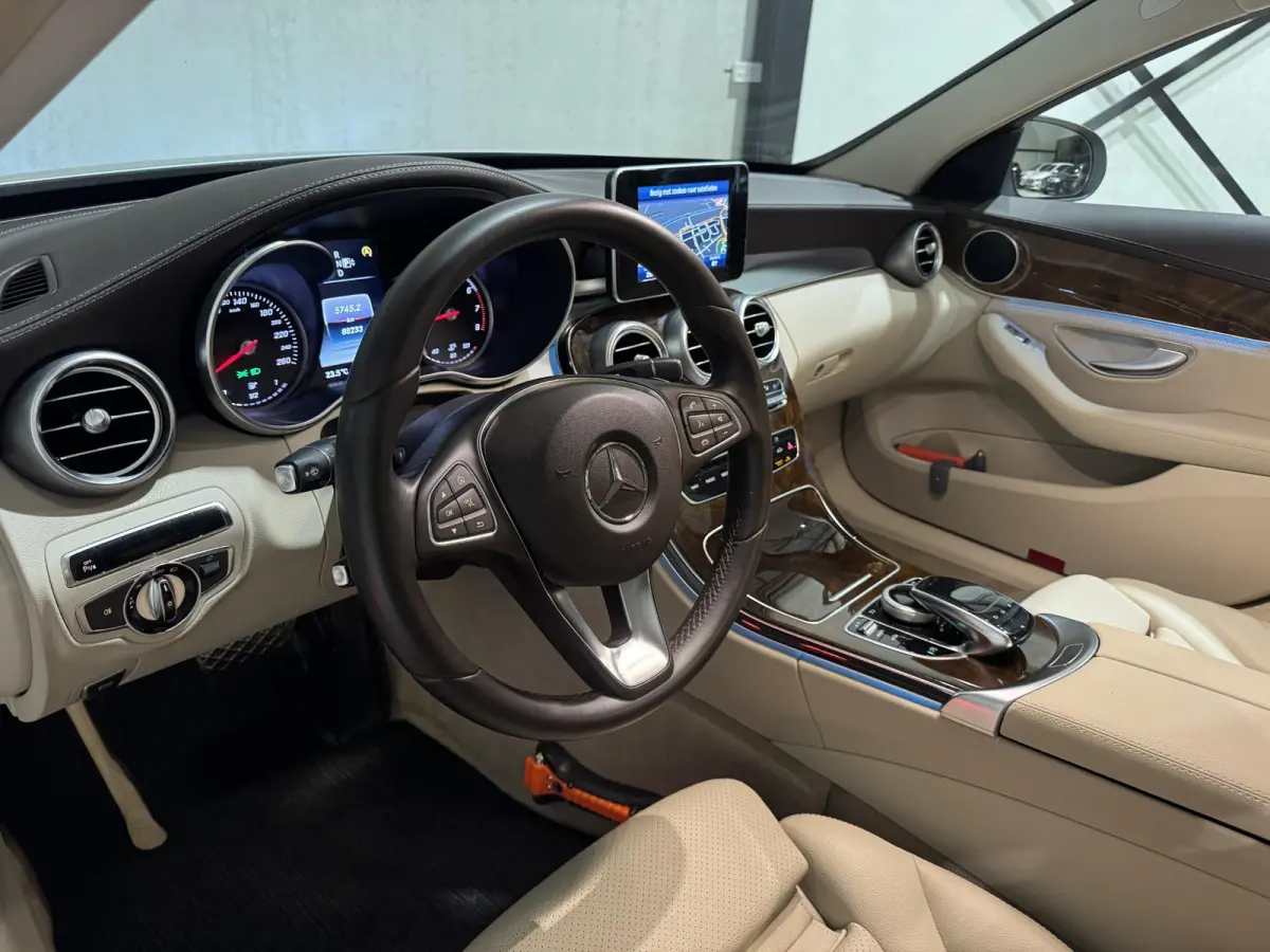 180 Ambition | navi | leder | led | airmatic | sfeer |